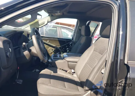 2024 Chevrolet Silverado 1500 2Wd Short Bed Custom z USA, uszkodzony, nr VIN 1GCPABEK3RZ110017